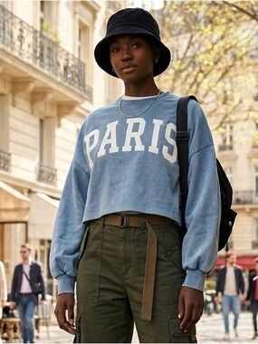 𝐙𝐀𝐑𝐀 Light Blue PARIS Cropped Sweatshirt Size Large